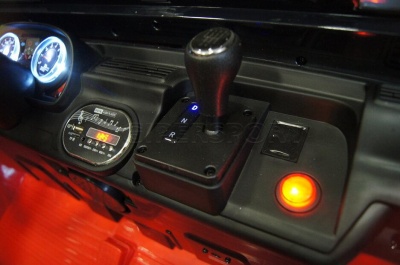 Электромобиль RiverToys JEEP M777MM 4*4 Red