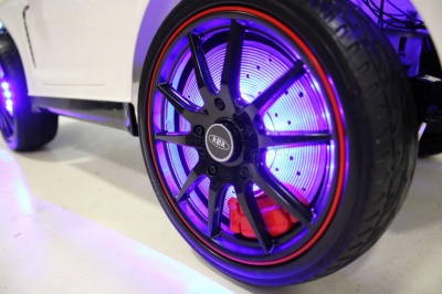 Электромобиль RiverToys AUDI Q7 QUATTRO Black