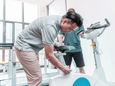 Реабилитационный вертикальный велотренажер DYACO Medical 7.0U | sportres.ru