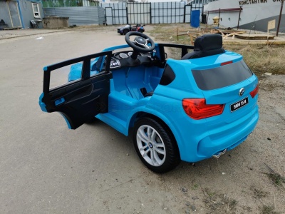 Электромобиль BMW X5M синий