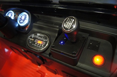 Электромобиль RiverToys JEEP M777MM 4*4 Red