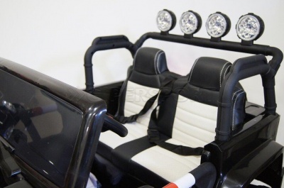 Электромобиль RiverToys JEEP M777MM 4*4 Black