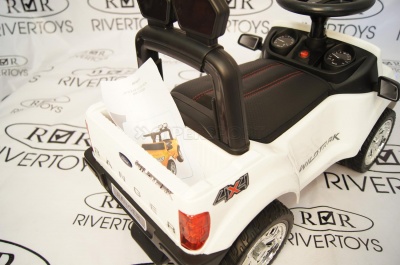Толокар RiverToys FORD RANGER DK-P01 White