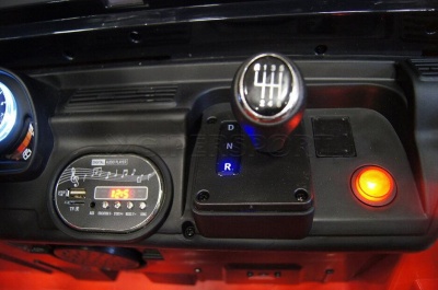 Электромобиль RiverToys JEEP M777MM 4*4 Red